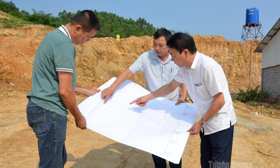 Gỡ n&uacute;t thắt ph&aacute;t triển cụm c&ocirc;ng nghiệp
