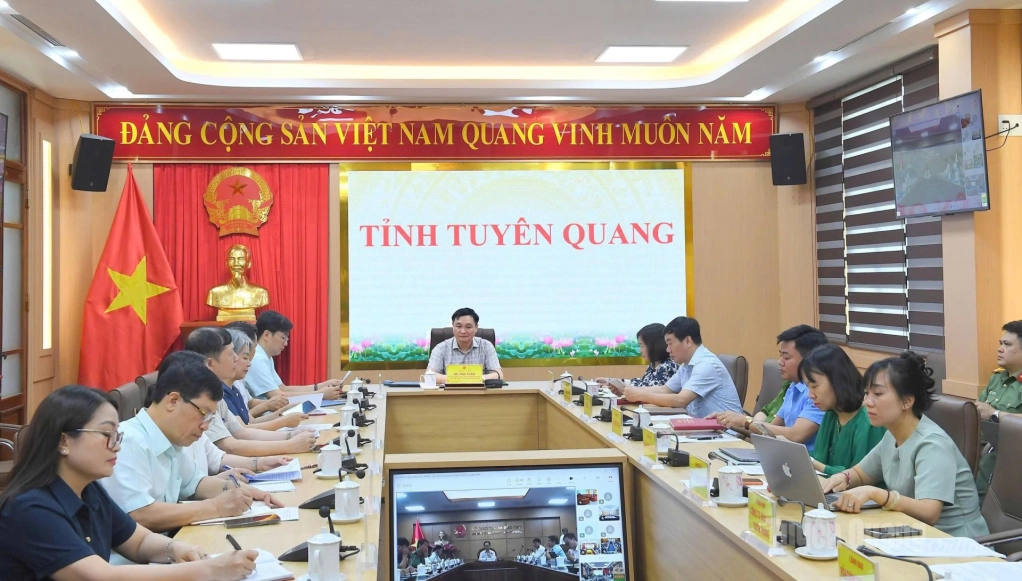 Phó Chủ tịch UBND tỉnh Đỗ Anh Tuấn dự và chủ trì hội nghị tại điểm cầu tỉnh Tuyên Quang.
