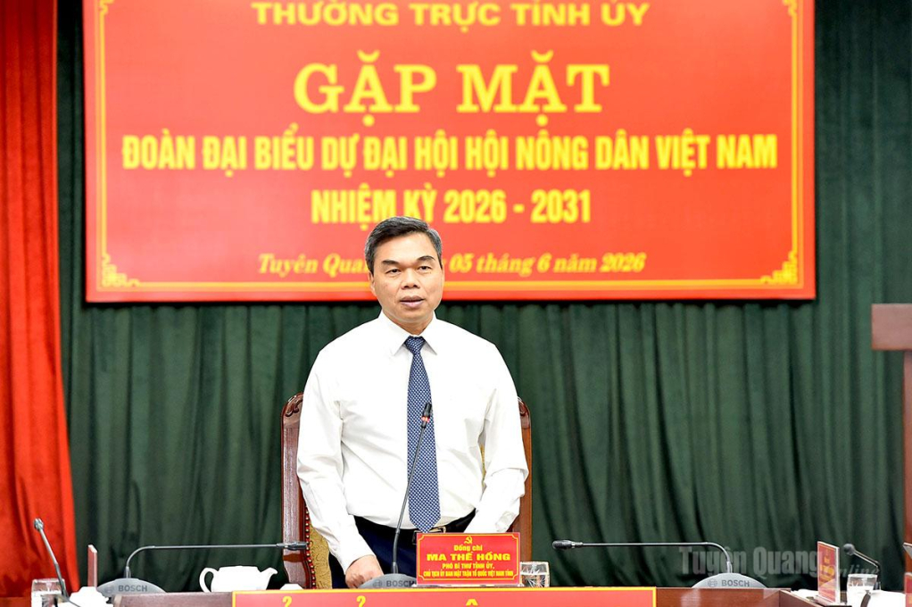 Đồng chí Ma Thế Hồng, Phó Bí thư Tỉnh ủy, Chủ tịch Ủy ban MTTQ tỉnh phát biểu tại gặp mặt.