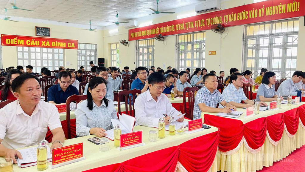 Các đại biểu dự hội nghị tại điểm cầu xã Bình Ca.