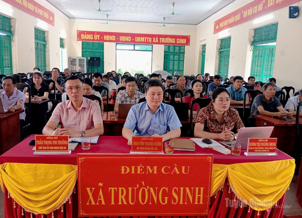 Các đại biểu dự hội nghị tại điểm cầu xã Trường Sinh.