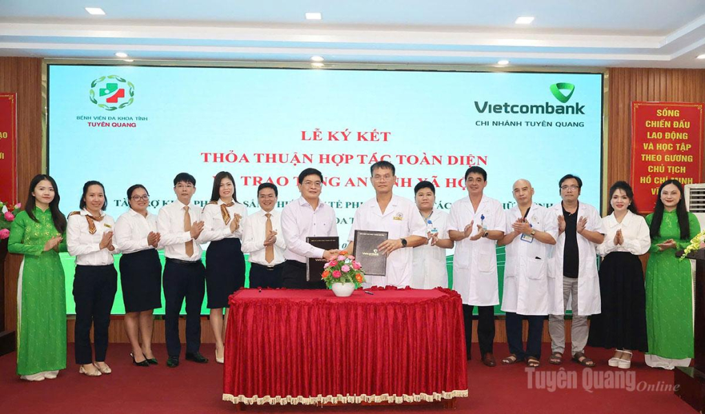 Bệnh viện Đa khoa tỉnh Tuyên Quang và Vietcombank Chi nhánh Tuyên Quang ký kết thỏa thuận hợp tác toàn diện.