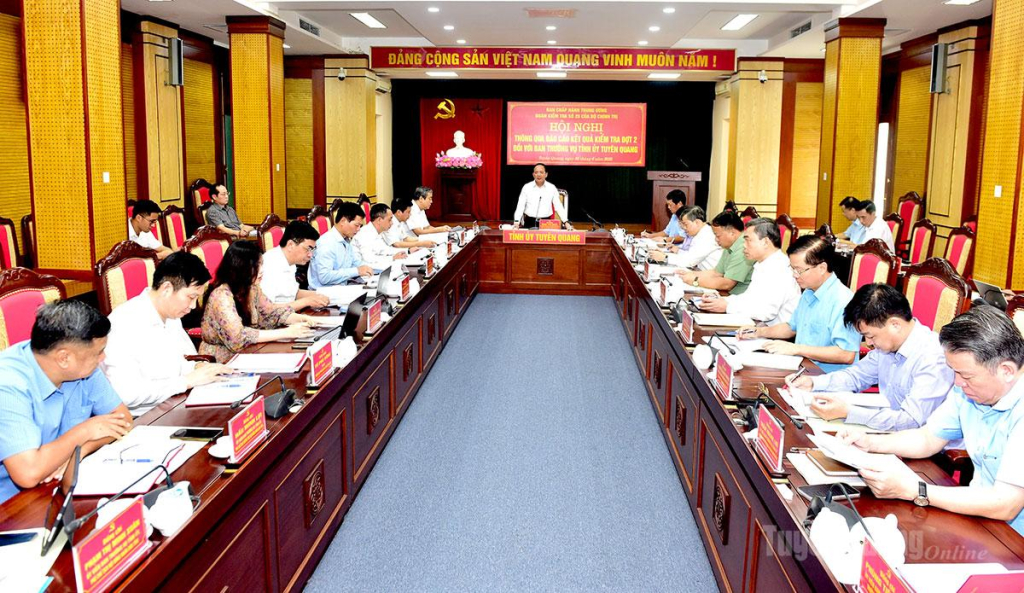 Các đại biểu tại hội nghị.