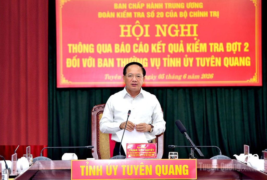 Đồng chí Trịnh Văn Quyết, Uỷ viên Bộ Chính trị, Bí thư Trung ương Đảng, Trưởng Ban Tuyên giáo và Dân vận Trung ương phát biểu tại hội nghị.