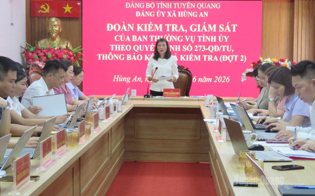 Toàn cảnh buổi làm việc.