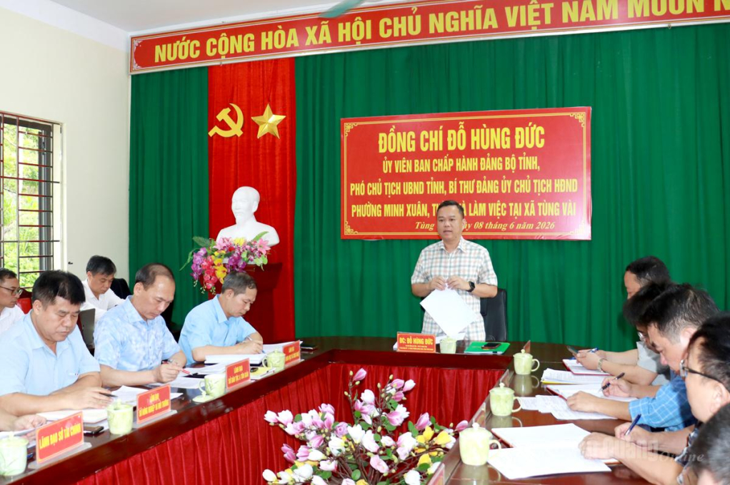 Phó Chủ tịch UBND tỉnh Đỗ Hùng Đức phát biểu tại buổi làm việc với xã Tùng Vài.