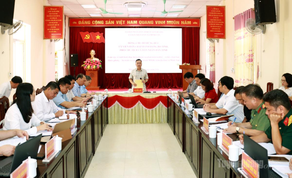Phó Chủ tịch UBND tỉnh Đỗ Hùng Đức phát biểu tại buổi làm việc với xã Minh Tân.