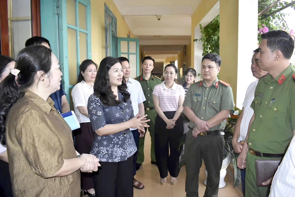 Đồng chí Phó Chủ tịch UBND tỉnh Vương Ngọc Hà yêu cầu rà soát thật kỹ các điều kiện tổ chức Kỳ thi tốt nghiệp THPT trên địa bàn tỉnh.
