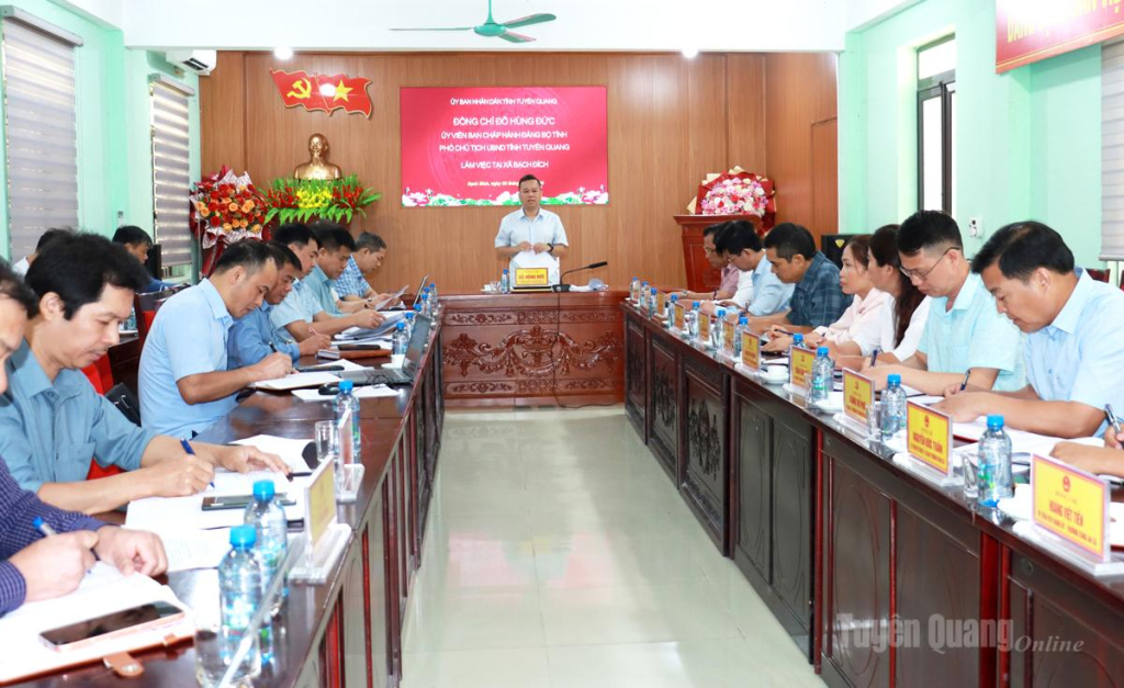 Phó Chủ tịch UBND tỉnh Đỗ Hùng Đức phát biểu kết luận buổi làm việc với xã Bạch Đích.
