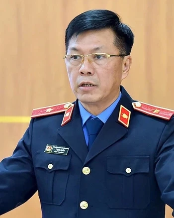 Đồng chí Lý Văn Huấn, Ủy viên BCH Đảng bộ tỉnh, Bí thư Đảng ủy, Viện trưởng Viện kiểm sát nhân dân tỉnh