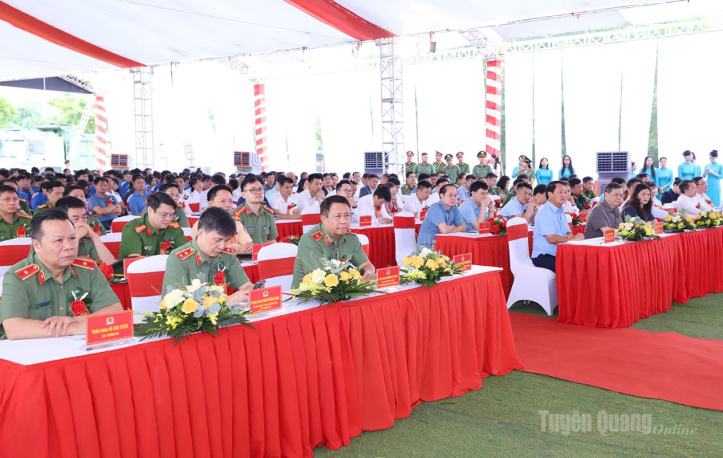 Các đại biểu dự Lễ khởi công.