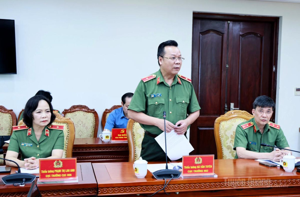 Lãnh đạo Cục Quản lý xây dựng và doanh trại, Bộ Công an phát biểu tại buổi làm việc.