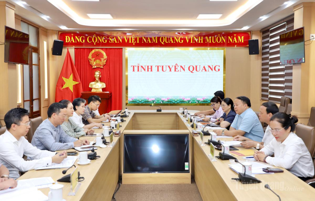 Quang cảnh buổi làm việc.