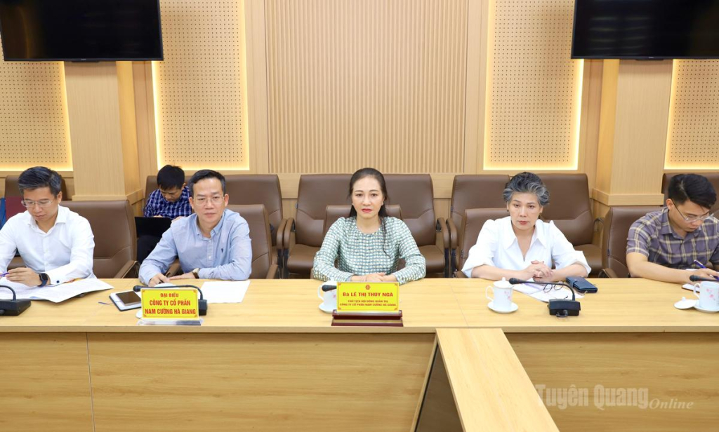Đại diện Công ty cổ phần Nam Cường Hà Giang tại buổi làm việc.