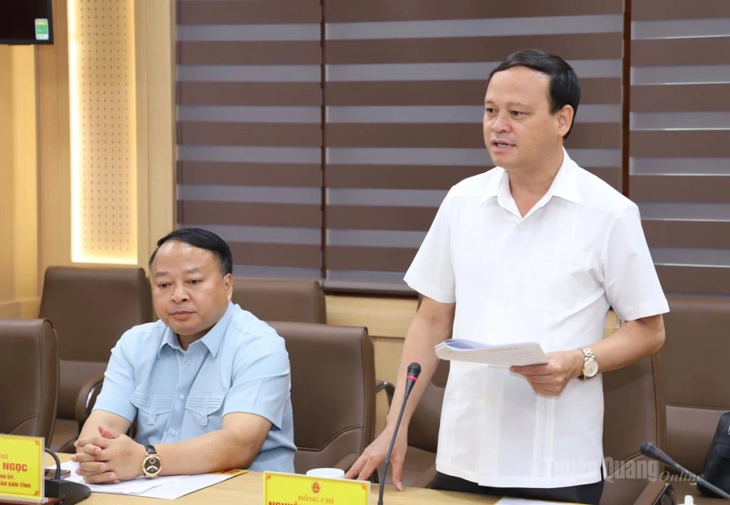 Phó Chủ tịch Thường trực UBND tỉnh Nguyễn Mạnh Tuấn gợi mở các phương án tháo gỡ vướng mắc cho doanh nghiệp.