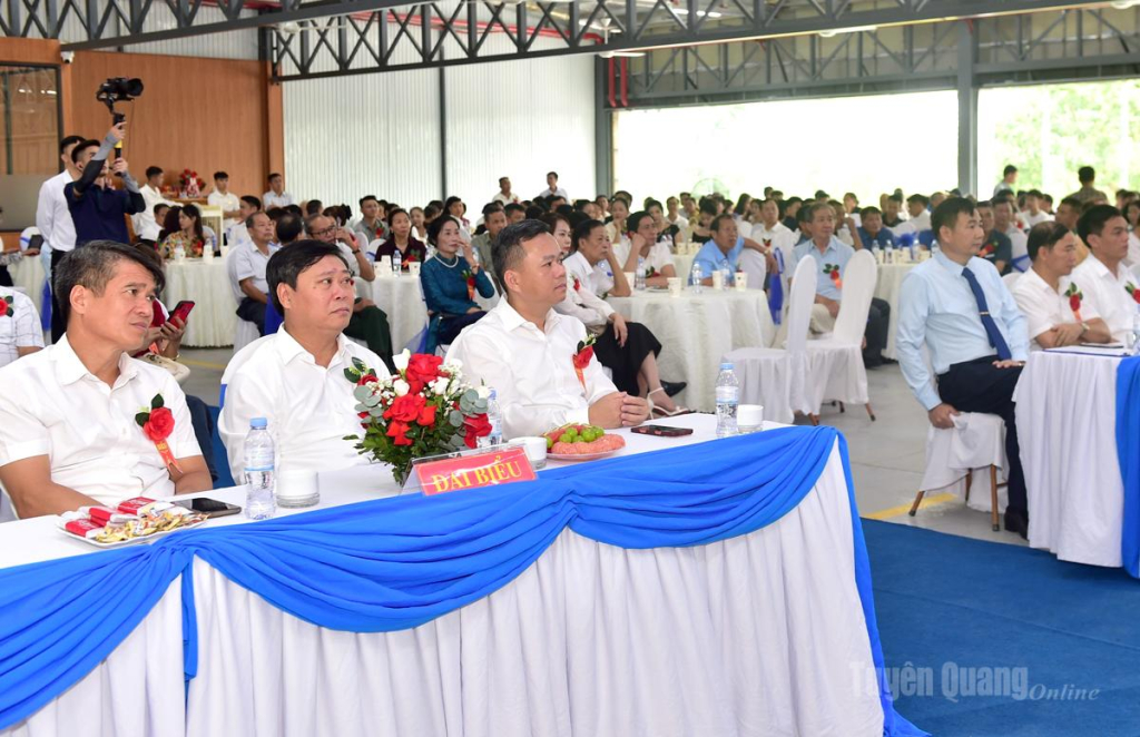 Các đại biểu dự chương trình.