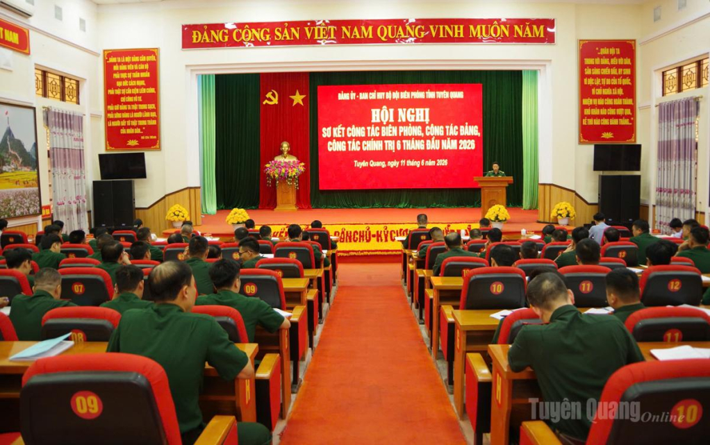 Các đại biểu tham dự hội nghị.