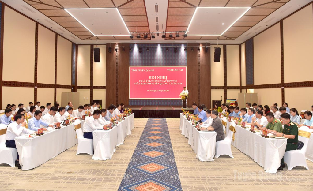 Toàn cảnh buổi làm việc.