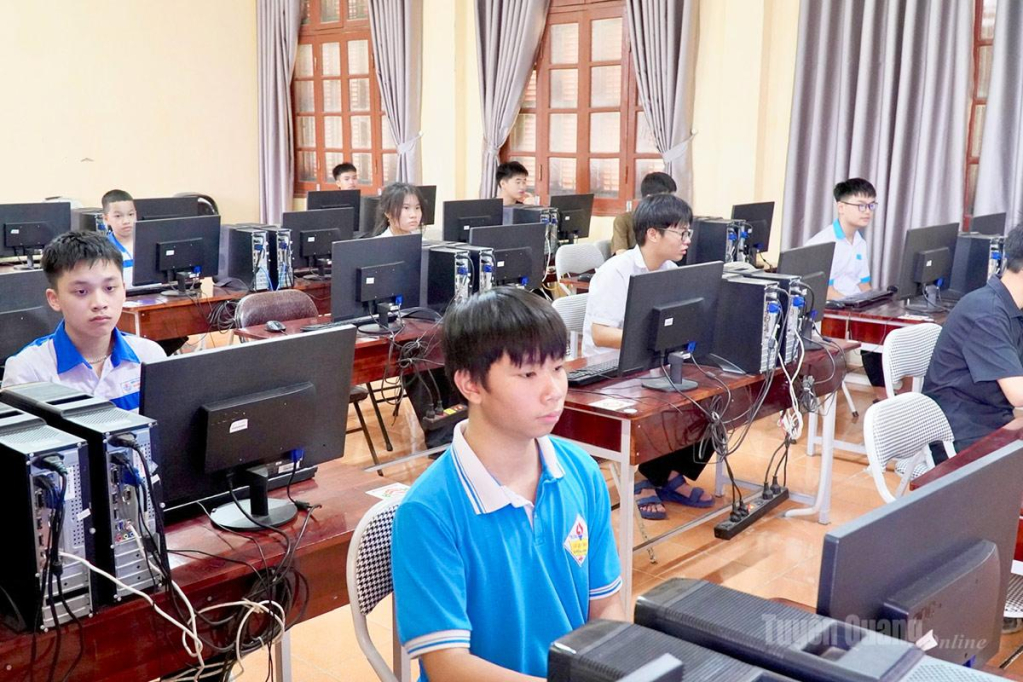 Ngay sau Lễ khai mạc, các thí sinh thực hiện các bài thi.