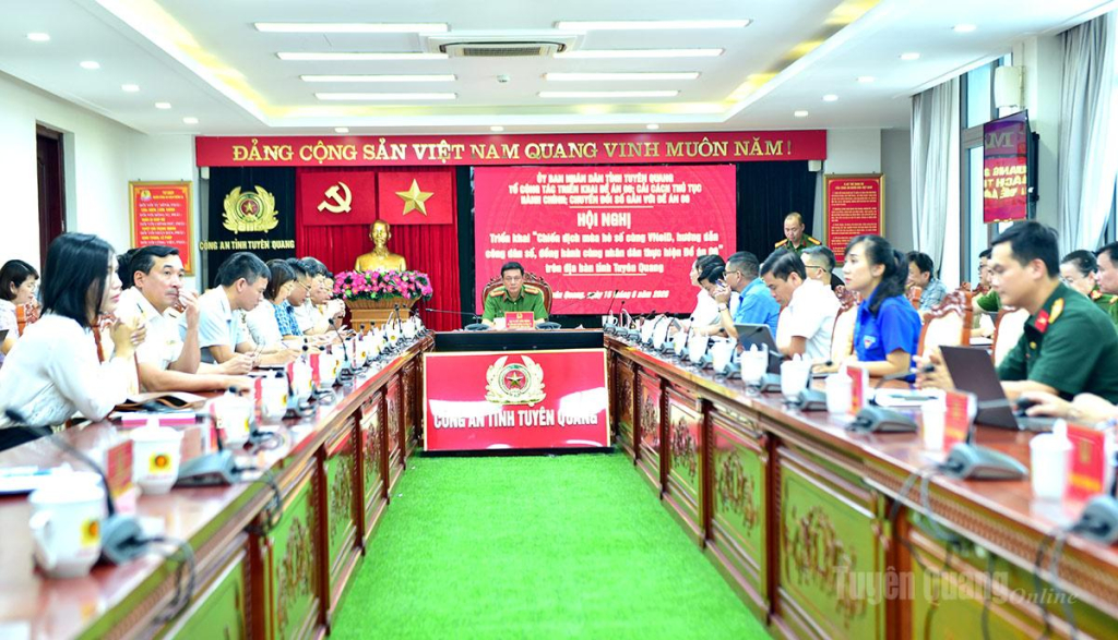 Toàn cảnh hội nghị.