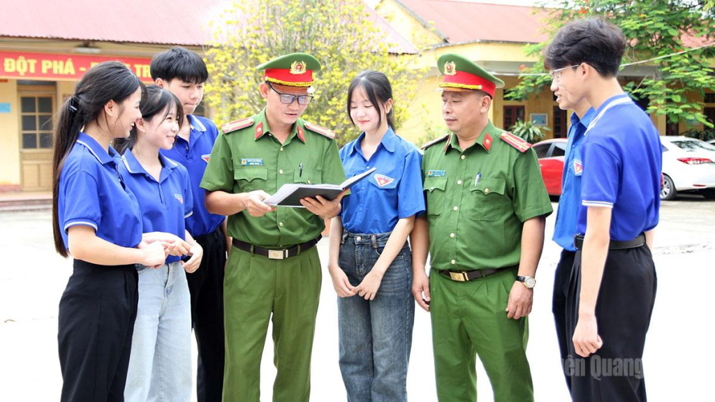 Công an phường Mỹ Lâm tăng cường tuyên truyền, ngăn ngừa hành vi vi phạm pháp luật trong thanh thiếu niên.