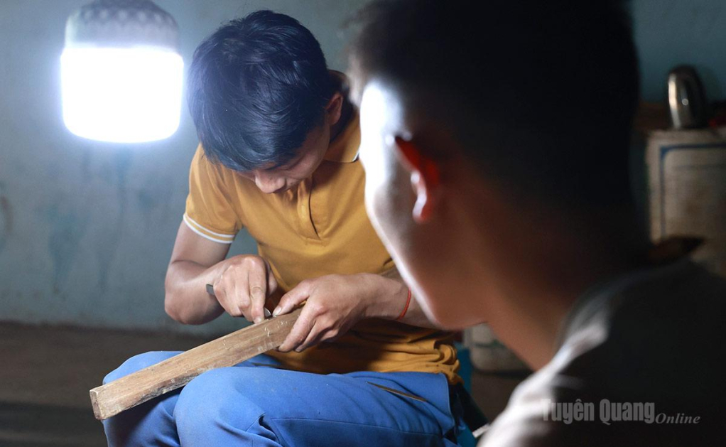 Cùng với những chính sách hỗ trợ kịp thời của địa phương, nghề làm khèn Mông ở Lũng Phìn đang có thêm động lực để gìn giữ và phát triển...  (còn tiếp trong nội dung).