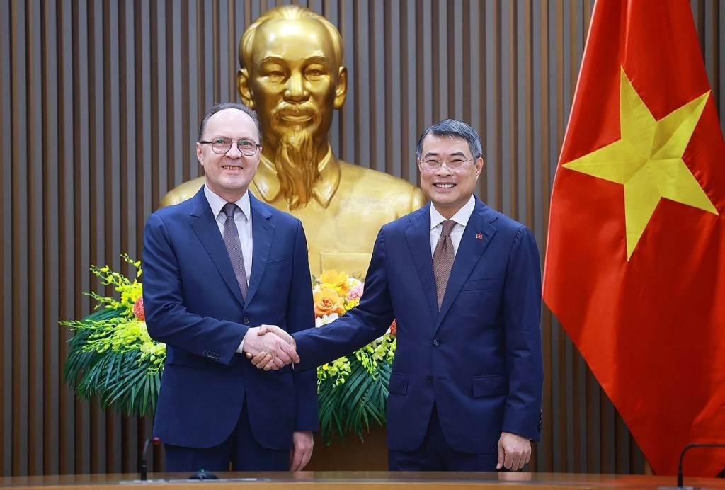 Thủ tướng Lê Minh Hưng tiếp Đại sứ Liên bang Nga tại Việt Nam Gennady Bezdetko, ngày 18/5/2026. (Ảnh: TTXVN)