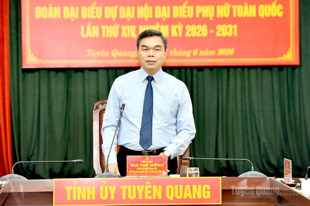 Đồng chí Ma Thế Hồng, Phó Bí thư Tỉnh ủy, Chủ tịch Ủy ban MTTQ tỉnh phát biểu tại gặp mặt.