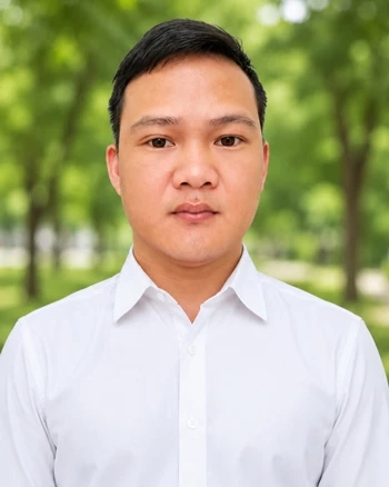 Đồng chí Hoàng Văn Chiển,  cán bộ khuyến nông Trung tâm dịch vụ công xã Thượng Nông