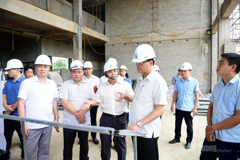 Phó Chủ tịch Thường trực UBND tỉnh Nguyễn Mạnh Tuấn kiểm tra tại dự án Nhà thực hành khoa Y - Dược; Nhà điều hành, thực hành khoa Văn hóa du lịch và thư viện; Nhà giảng đường Trường Đại học Tân Trào.