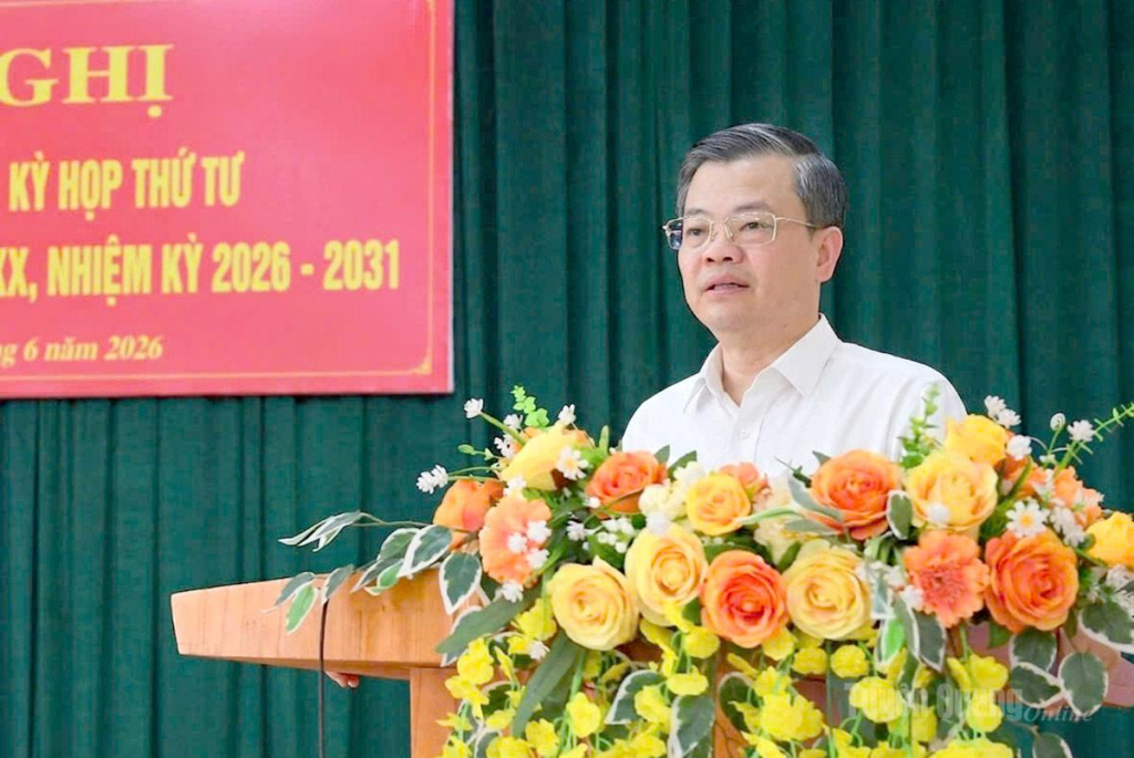 Đồng chí Chủ tịch UBND tỉnh Nguyễn Văn Sơn phát biểu tại hội nghị.