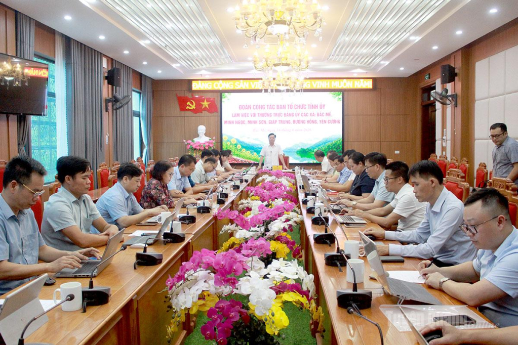 Quang cảnh buổi làm việc.