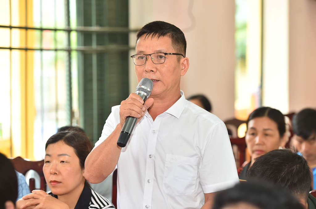 Cử tri xã Tri Phú phát biểu ý kiến, kiến nghị.