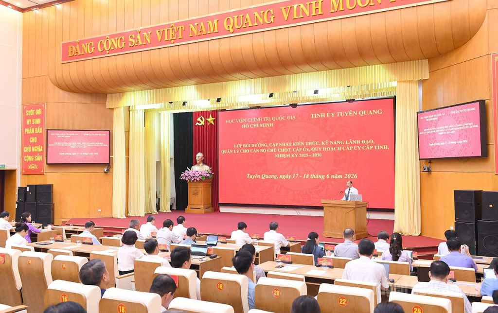 Ban Thường vụ Tỉnh ủy Tuyên Quang phối hợp với Học viện Chính trị Quốc gia Hồ Chí Minh tổ chức Khai mạc lớp bồi dưỡng, cập nhật kiến thức, kỹ năng lãnh đạo, quản lý cho cán bộ chủ chốt, cấp ủy, quy hoạch cấp ủy cấp tỉnh nhiệm kỳ 2025-2030.