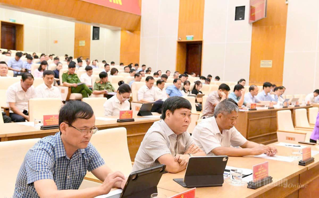 Các đồng chí lãnh đạo các sở, ban, ngành, đơn vị tham dự lớp bồi dưỡng.