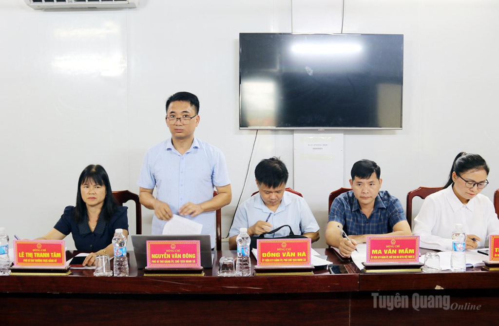 Lãnh đạo UBND xã Tân An làm rõ kết quả thực hiện nhiệm vụ phát triển kinh tế - xã hội của xã 6 tháng đầu năm 2026.