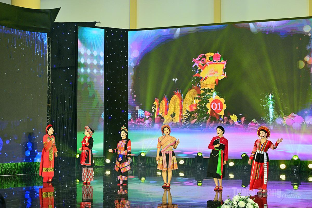 Chương trình văn nghệ chào mừng.
