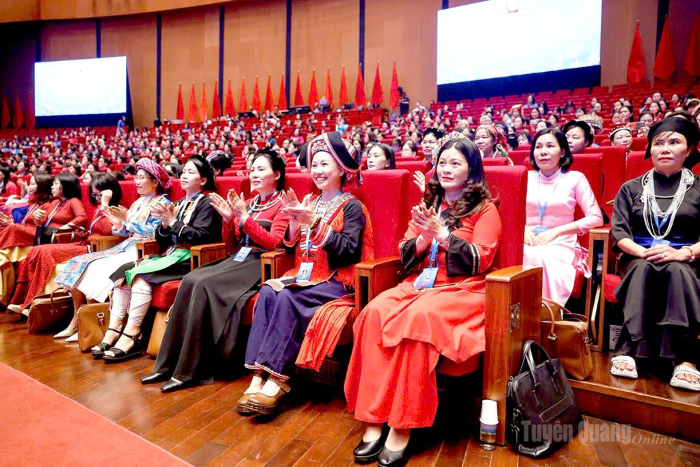 Đoàn đại biểu tỉnh Tuyên Quang dự khai mạc Đại hội.