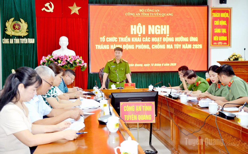 Các đại biểu tham gia hội nghị.