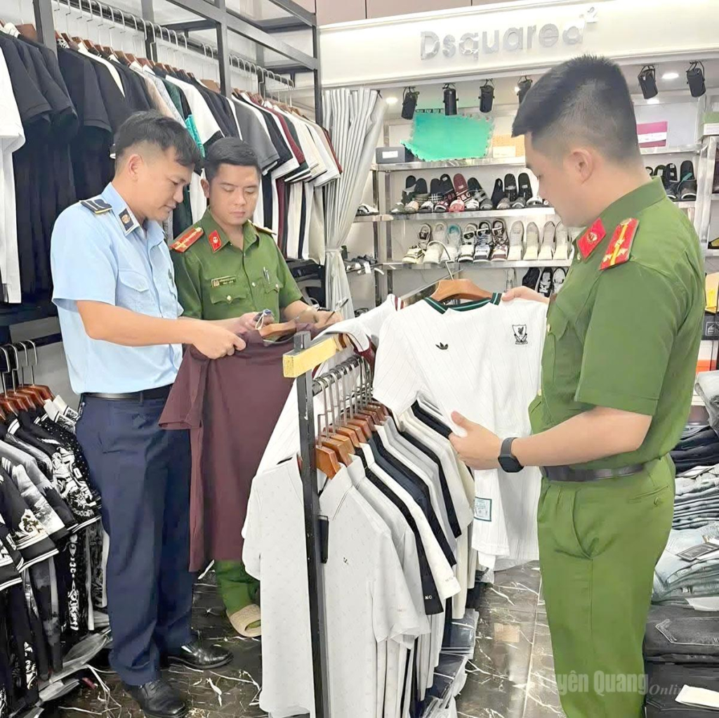 Đội Quản lý thị trường số 2 xử lý 7 cơ sở vi phạm quyền sở hữu trí tuệ, phạt hơn 103 triệu đồng.