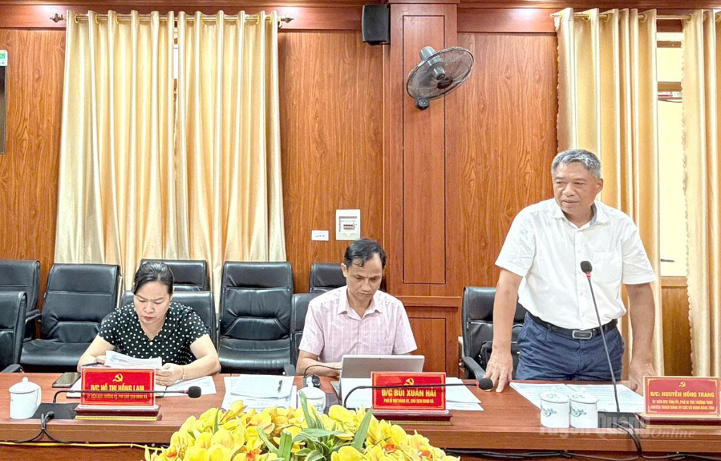 Đồng chí Nguyễn Hồng Trang, Phó Bí thư Thường trực chuyên trách Đảng ủy các cơ quan Đảng tỉnh phát biểu chỉ đạo tại hội nghị.