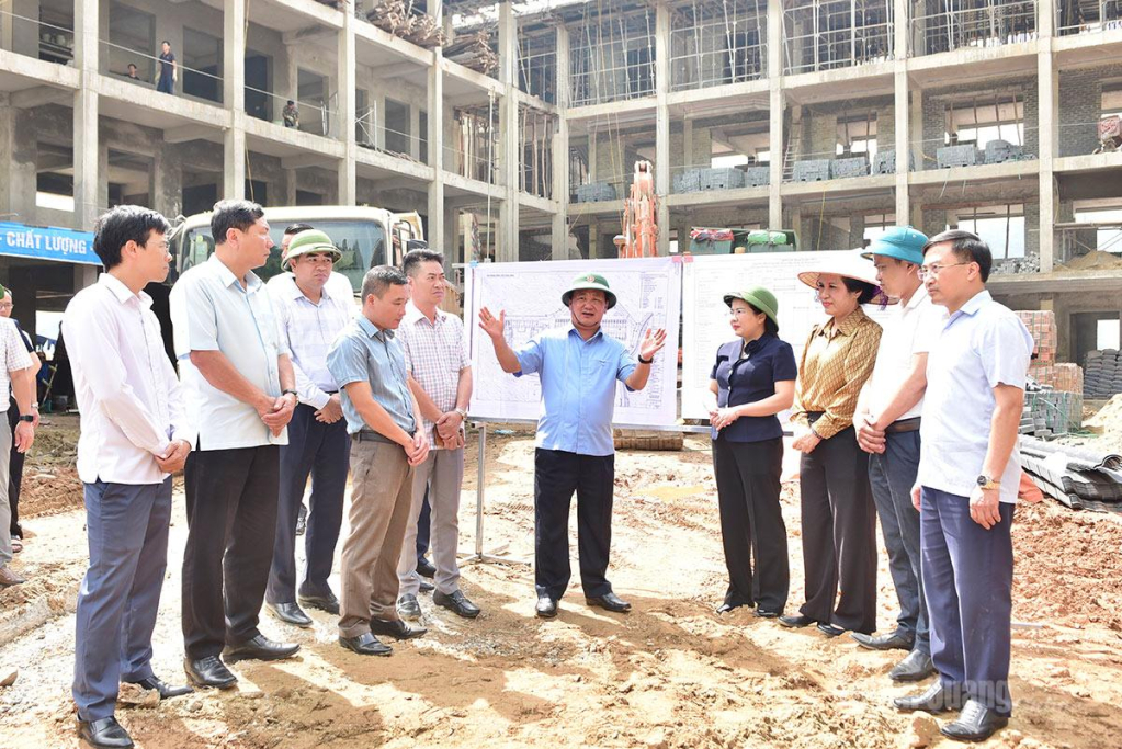 1. Bí thư Tỉnh uỷ Hầu A Lềnh và đoàn công tác kiểm tra Dự án  đầu tư công khẩn cấp xây dựng Trường Phổ thông nội trú liên cấp Tiểu học và THCS Pà Vầy Sủ.