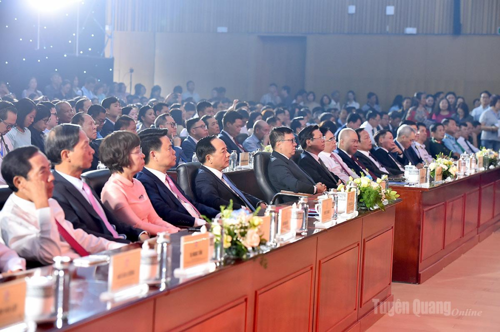 Các đại biểu dự khai mạc Hội báo toàn quốc.