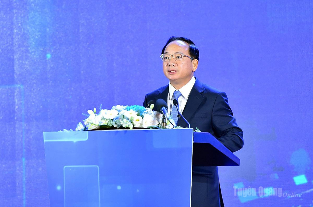 Đồng chí Trưởng ban Tuyên giáo và Dân vận Trung ương Trịnh Văn Quyết phát biểu khai mạc Hội báo toàn quốc năm 2026.
