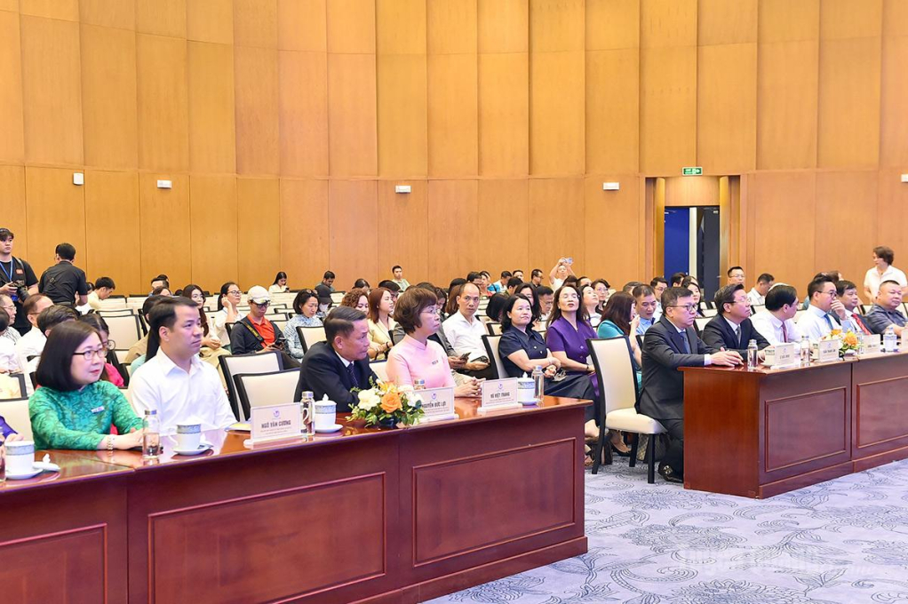 Các đại biểu tham dự diễn đàn.