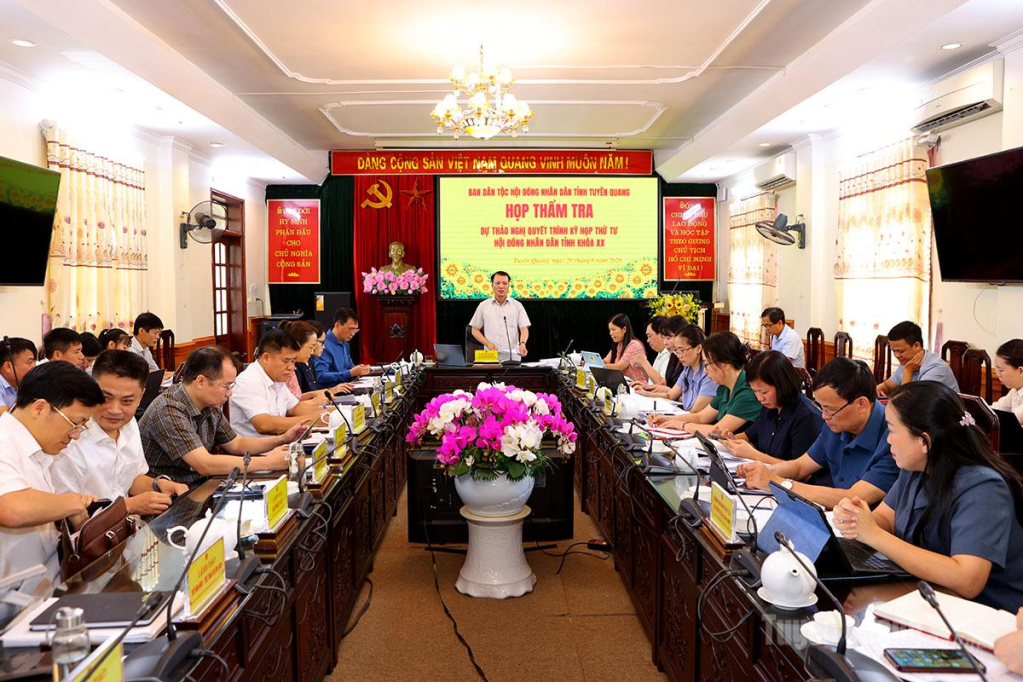 Toàn cảnh phiên họp thẩm tra của ban Dân tộc HĐND tỉnh.