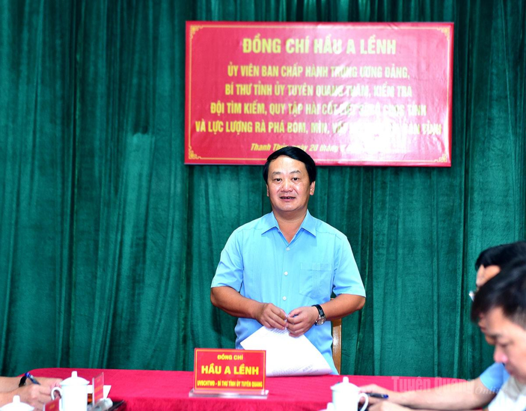Bí thư Tỉnh ủy Hầu A Lềnh kết luận buổi làm việc.
