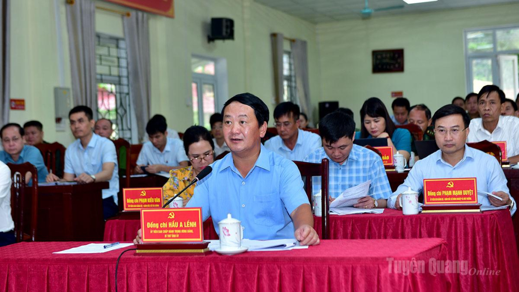 Bí thư Tỉnh ủy Hầu A Lềnh phát biểu kết luận hội nghị giao ban.