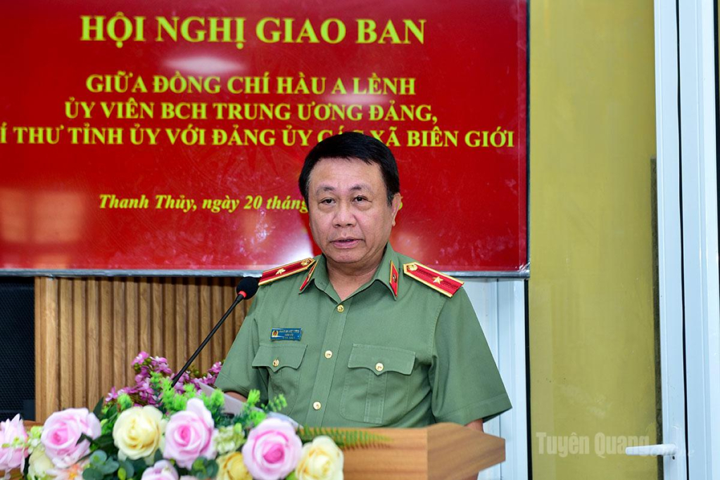 Thiếu tướng Nguyễn Đức Thuận, Giám đốc Công an tỉnh phát biểu thảo luận tại hội nghị.