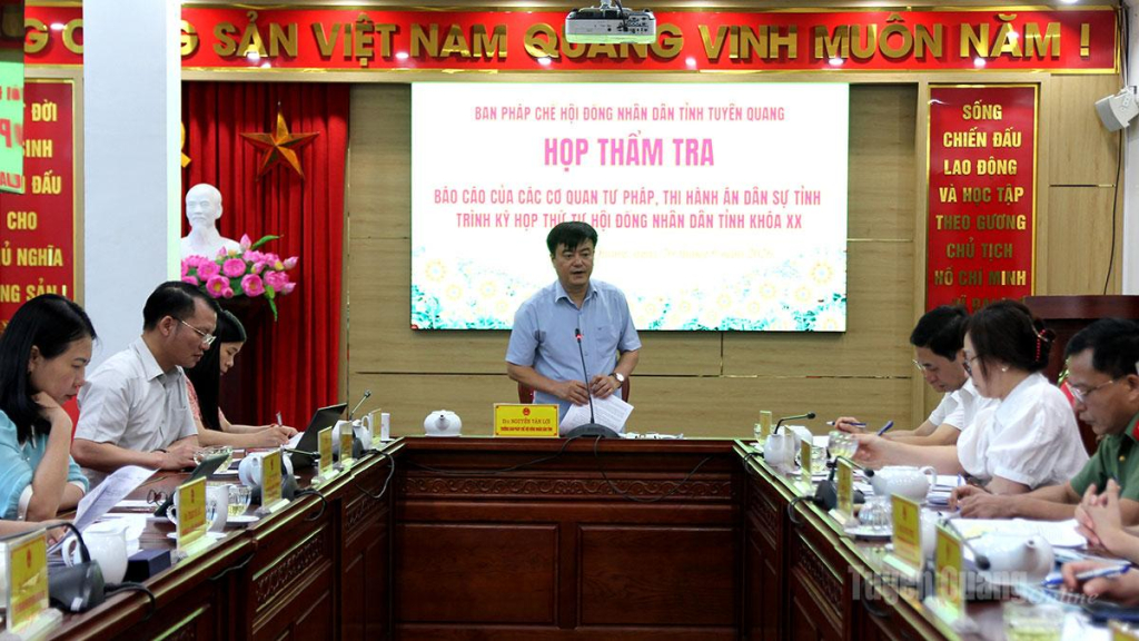 Lãnh đạo Ban Pháp chế HĐND tỉnh chủ trì cuộc họp.